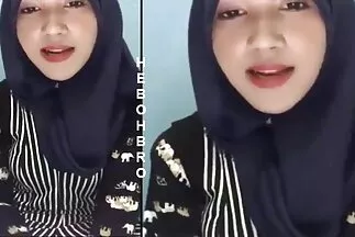 ممرضة احلى سكس عربي جديد ناضجة تعالج جنديًا جريحًا..