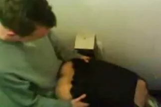 مارس الجنس العصير في المؤخرة احلى سكس عربي جديد مع امرأة جميلة ذات شعر بني في حظيرة الطائرات..