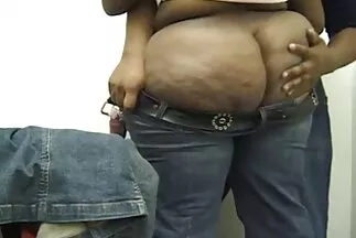 الرجل العجوز بقوة احلى مقطع سكس عربي يسحب آسيويًا مغرًا في المؤخرة..