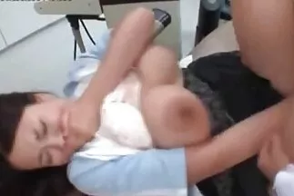 يؤدي التحدث إلى زوجة صديق مثيرة إلى الاتصال احلى كس في العالم العربي الجسدي..