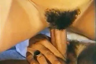 تمكن احلى افلام سكس مصري من أن يمارس الجنس مع صديقته وأختها التوأم..