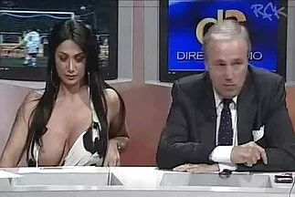 امرأة سمراء متطورة تكسر مؤخرتها بقبضتها وتلتصق بالكرة في احلى صور سكس عربي الشرج..
