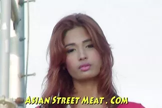 يغذي أحمر الشعر مع النمش من يديها احلى كس عربي ، ثم يطعم نفسه من بوسها..