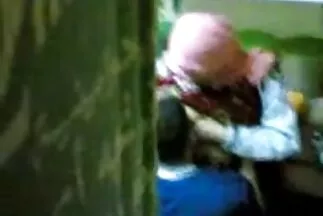 حفيدة جميلة احلى جنس عربي تلعق كس جدتها..