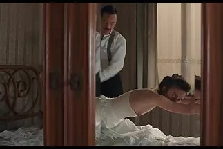 رجل يضغط على احلى مقاطع سكس عربي صندوق فاخر ، يداعبه ، يلعقه ويغرق فيه..
