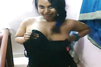 مسابقة اجمل بزاز عربية الرقص المثيرة على شاطئ عارية..