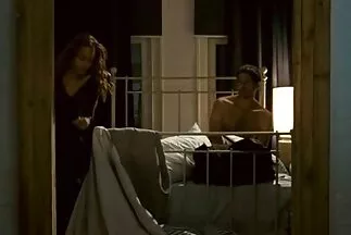 أثارت الشقراء الرشيقة زوج أمها من المرة الثانية وخلعت قضيبه الطويل والصعب.. احلى افلام سكس مصري