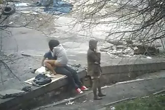 عاهرة تهز مؤخرتها بإصبعها احلى مقاطع سكس عربي حتى يتمكن العميل من دفعها على الفور..